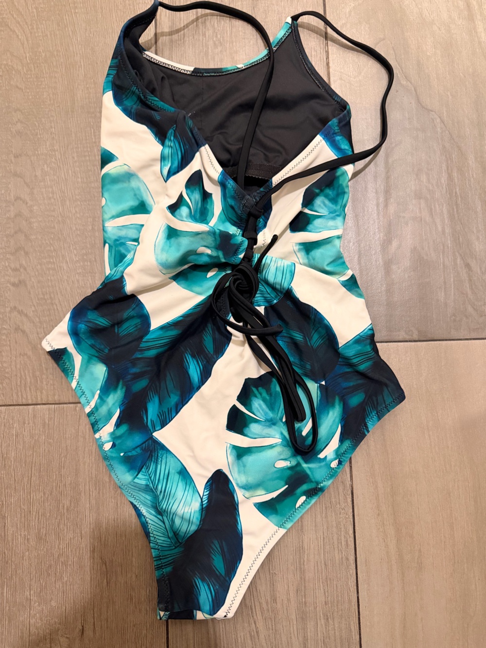🌴 Teal & White Tropical Leaf One-Piece Swimsuit - Picture 4 of 7